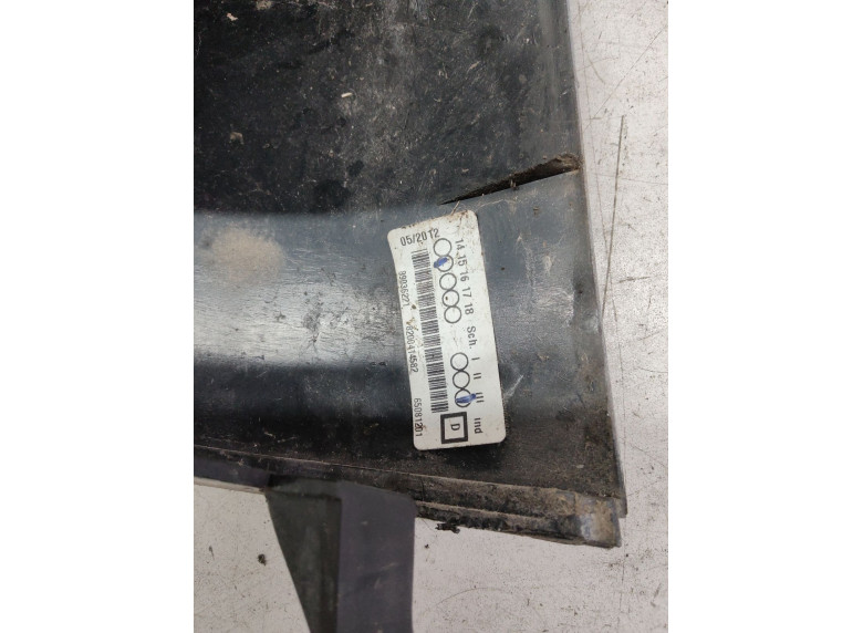 Накладка декоративная к Renault Logan, 2009г.