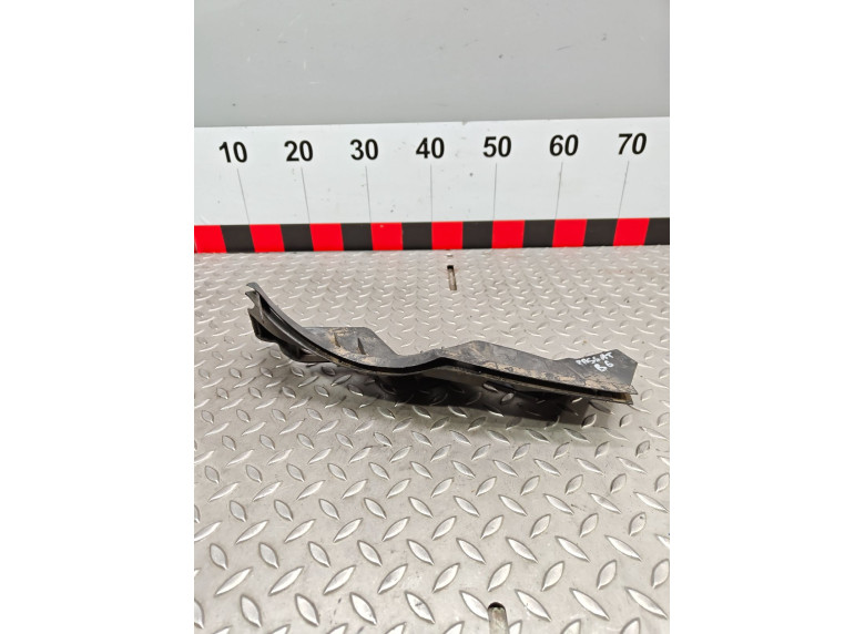 Кронштейн крепления бампера переднего к Volkswagen Passat, 2006г.