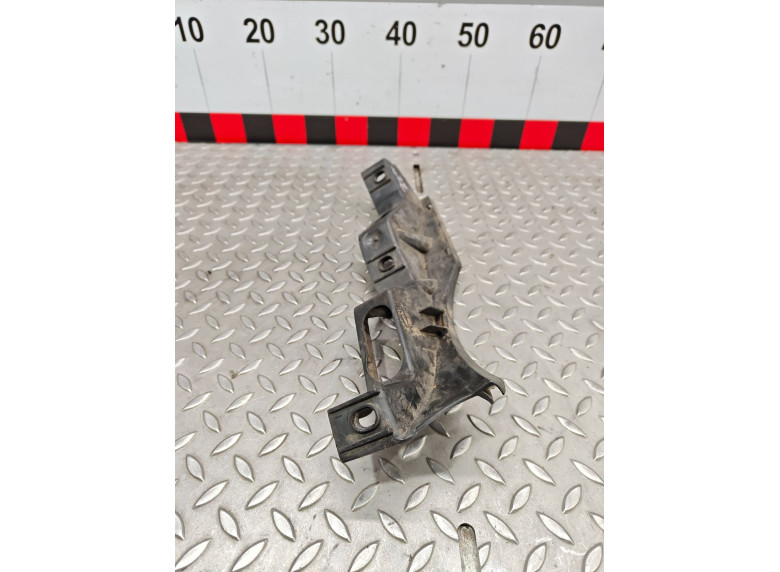 Кронштейн крепления бампера переднего к Volkswagen Passat, 2006г.