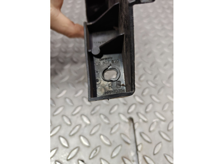 Кронштейн крепления бампера переднего к Volkswagen Passat, 2006г.