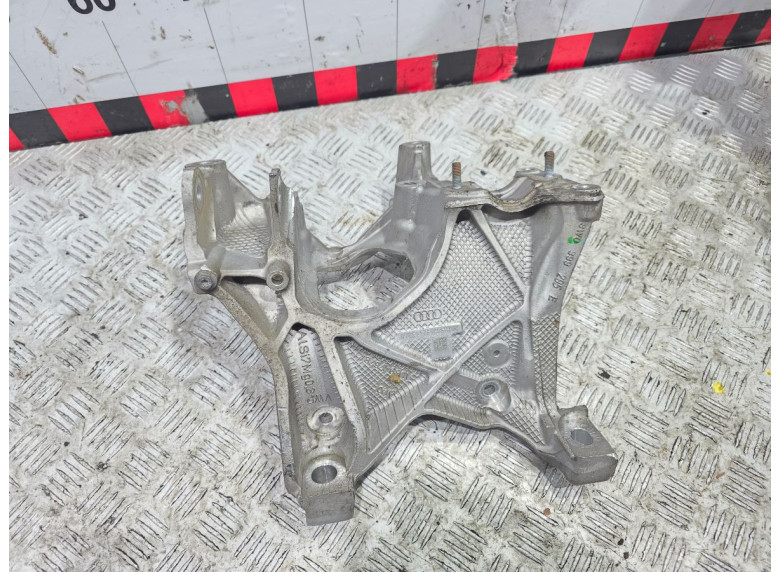 Кронштейн двигателя к Audi A4, 2021г.