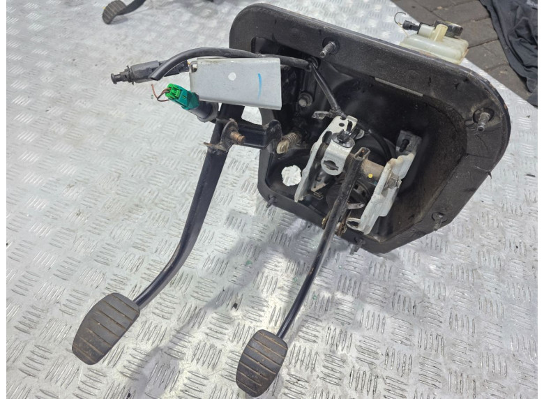 Узел педальный (блок педалей) к Opel Vivaro, 2004г.