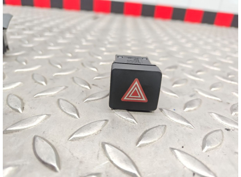 Кнопка аварийной сигнализации к Audi A4, 2020г.