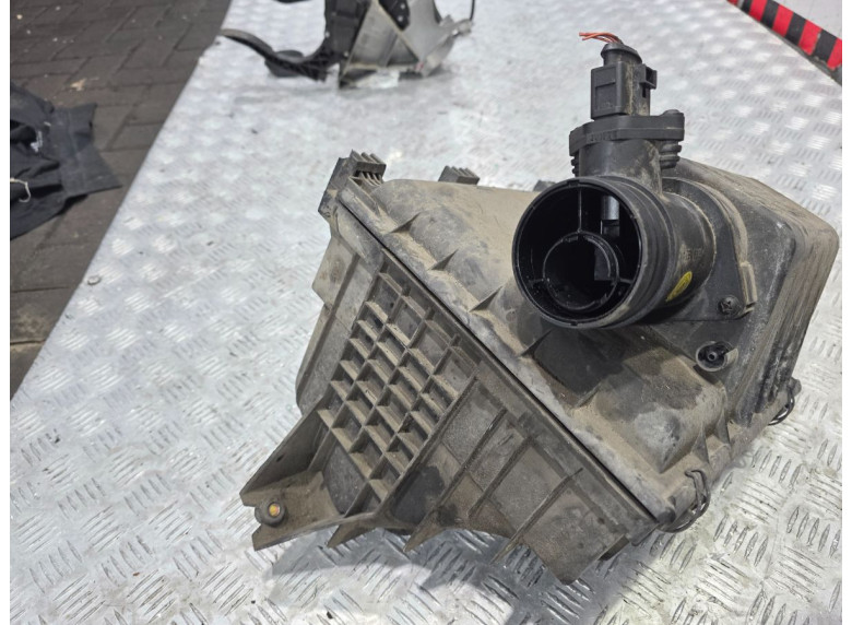 Корпус воздушного фильтра к Volkswagen LT, 2001г.