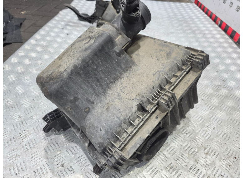 Корпус воздушного фильтра к Volkswagen LT, 2001г.