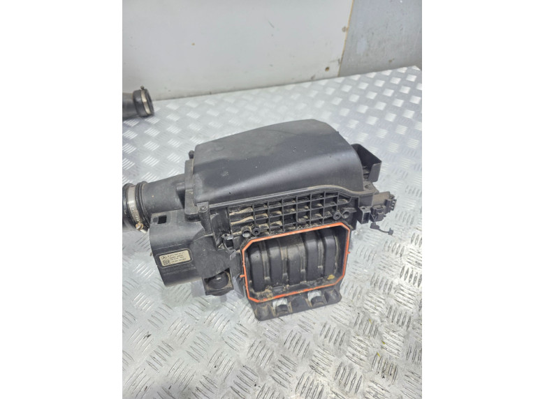 Корпус воздушного фильтра к Mercedes C W204, 2011г.