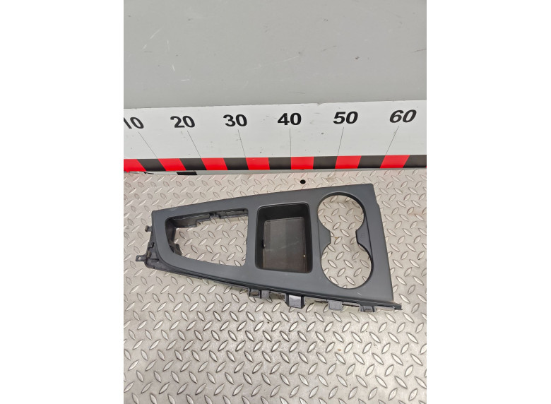 Консоль салона (кулисная часть) к Audi A4, 2020г.