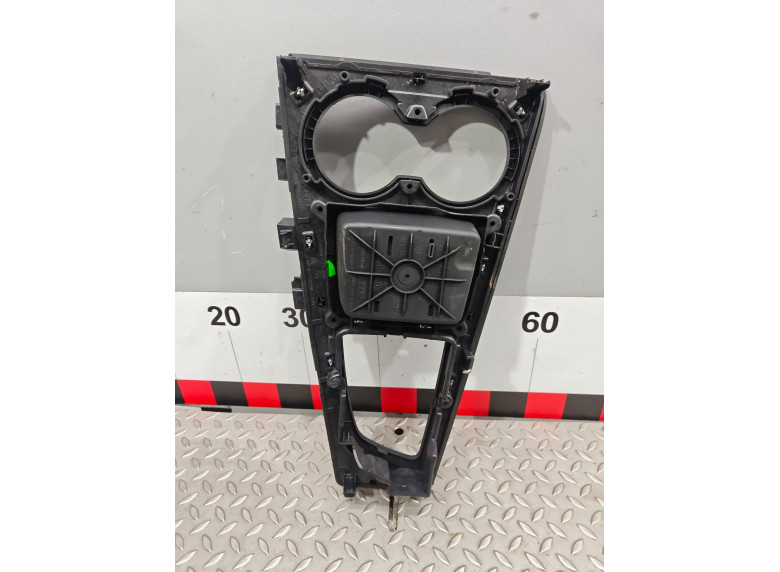 Консоль салона (кулисная часть) к Audi A4, 2020г.