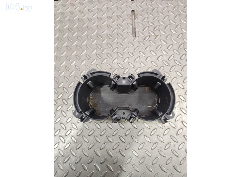 Подстаканник к Audi A4 undefined г.