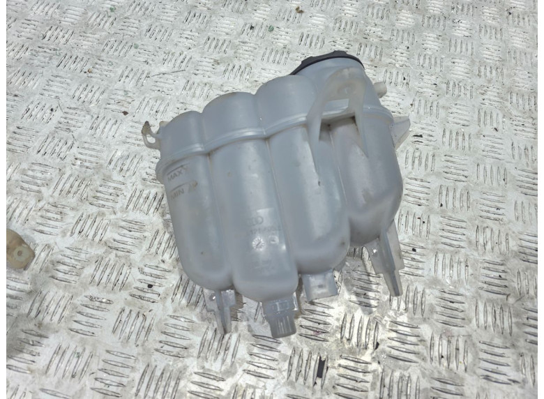 Бачок расширительный к Audi A4, 2021г.