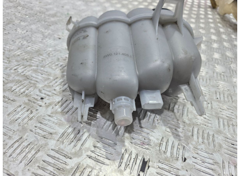 Бачок расширительный к Audi A4, 2021г.