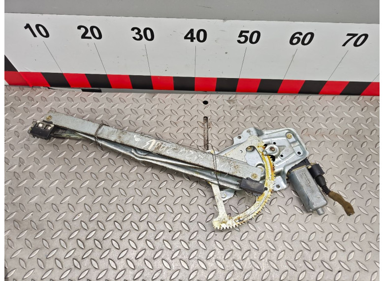 Стеклоподъемник электрический передний левый к Toyota Yaris, 2002г.