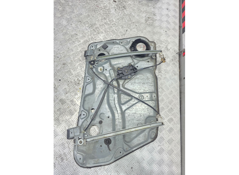 Стеклоподъемник электрический передний правый к Volkswagen Passat, 2001г.