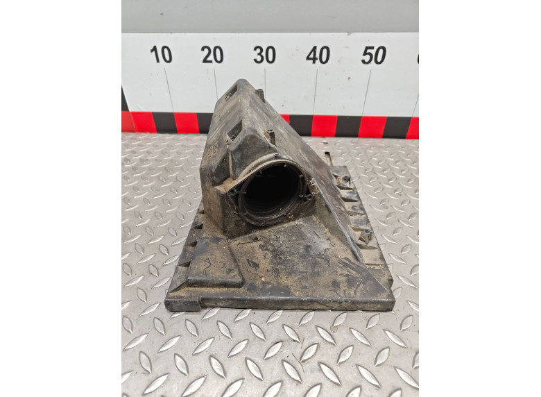 Корпус воздушного фильтра к Volkswagen Passat, 1998г.