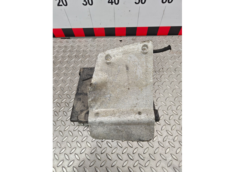 Корпус воздушного фильтра к Volkswagen Passat, 1998г.