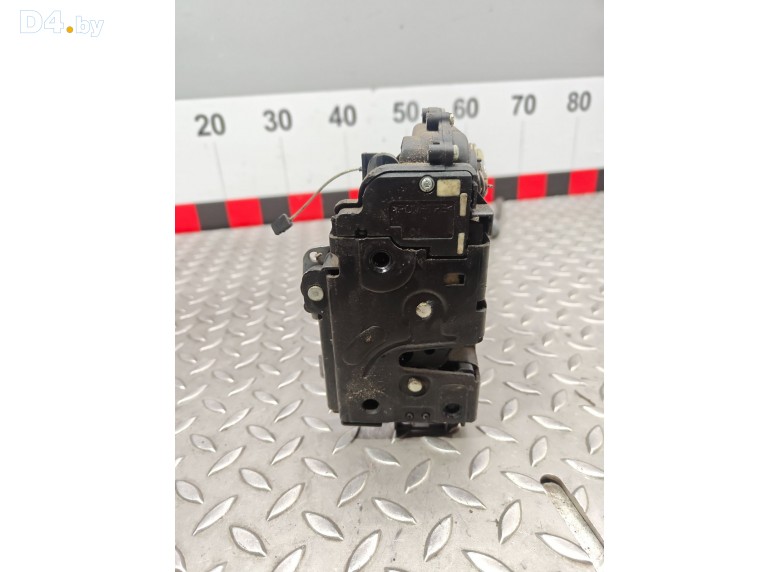 Замок двери передней левой к Volkswagen Passat undefined г.