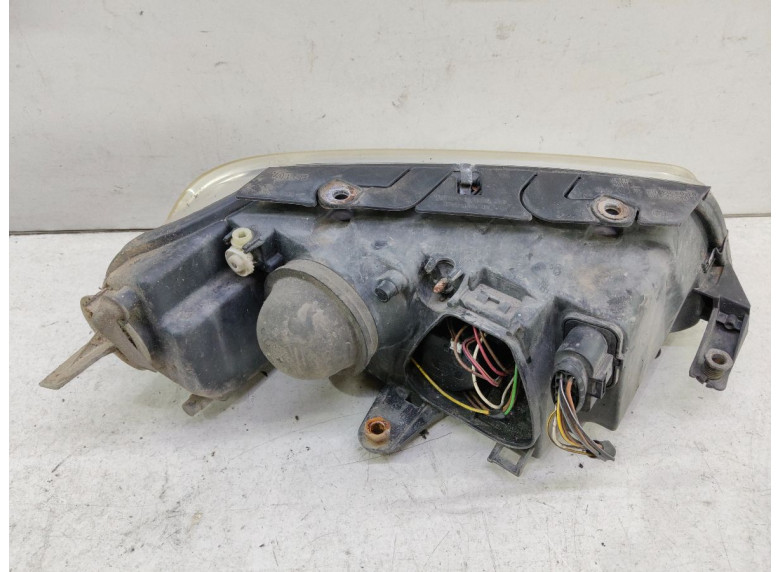 Фара левая к Volkswagen Passat, 2002г.