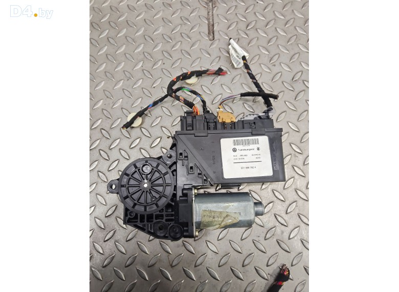 Моторчик стеклоподъемника передний правый к Volkswagen Touareg undefined г.