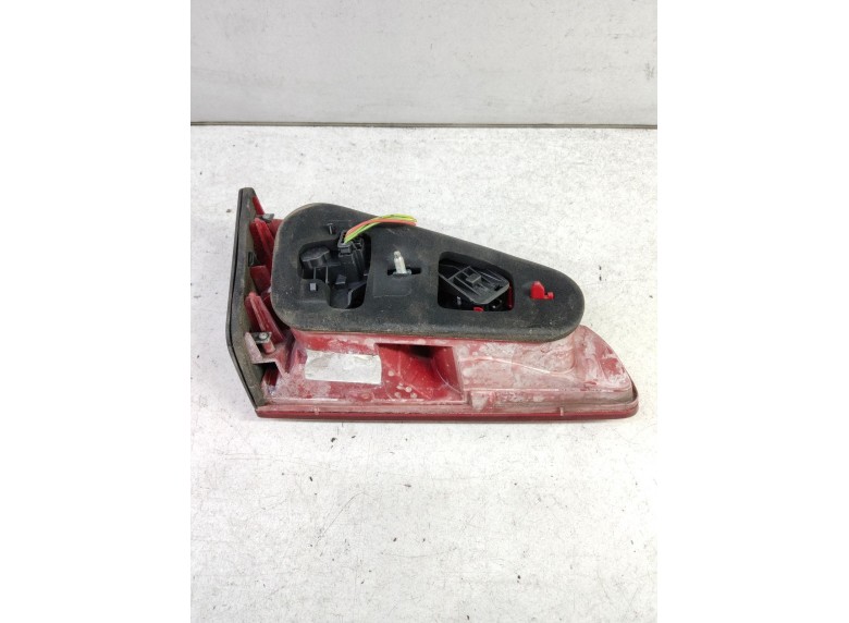 Фонарь крышки багажника правый к Фонарь крышки багажника правый к Peugeot 607 undefined г. 607