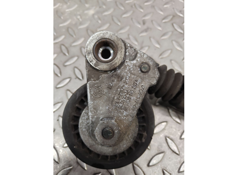 Натяжитель ремня генератора к Volkswagen Passat, 2001г.