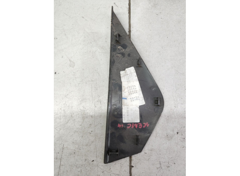 Накладка декоративная на торпедо к Renault Grand Scenic, 2010г.