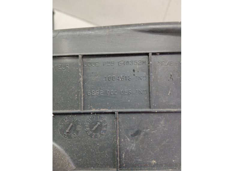 Накладка декоративная на торпедо к Renault Megane, 2010г.