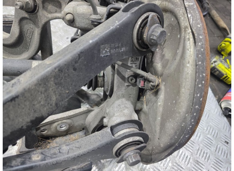 Кулак задний правый к Кулак задний правый к Audi A4 undefined г. A4