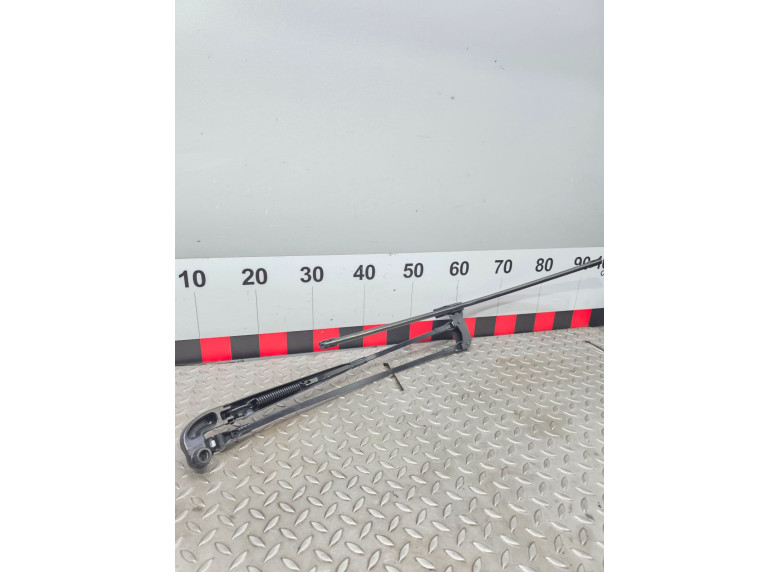 Щеткодержатель (поводок стеклоочистителя, дворник) к Toyota Aygo, 2018г.