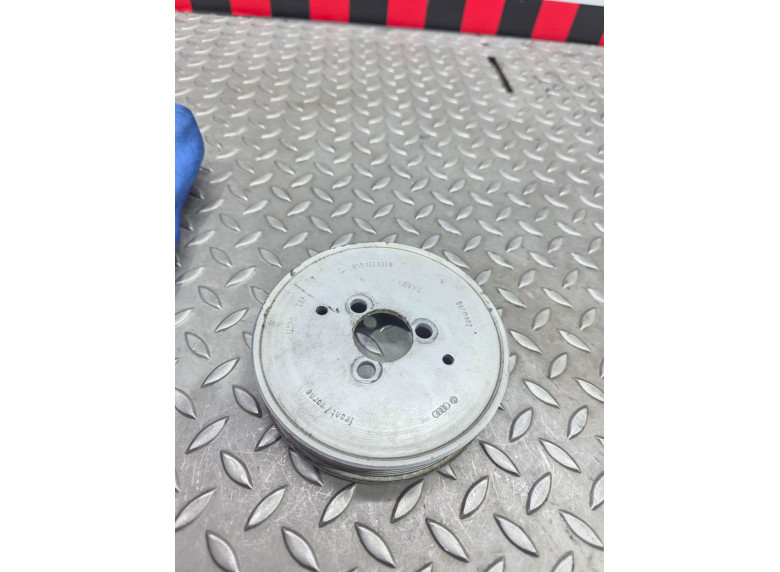 Шкив помпы к Audi A4, 2007г.