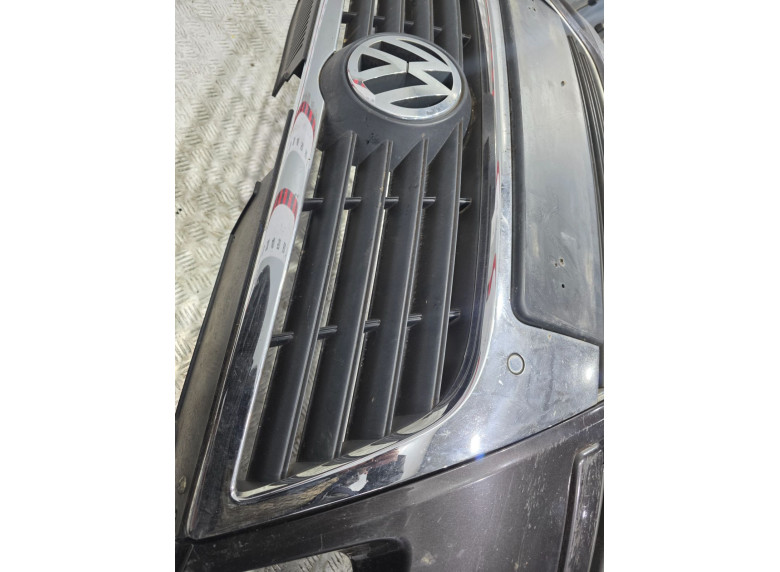 Решетка радиатора к Volkswagen Passat, 2006г.