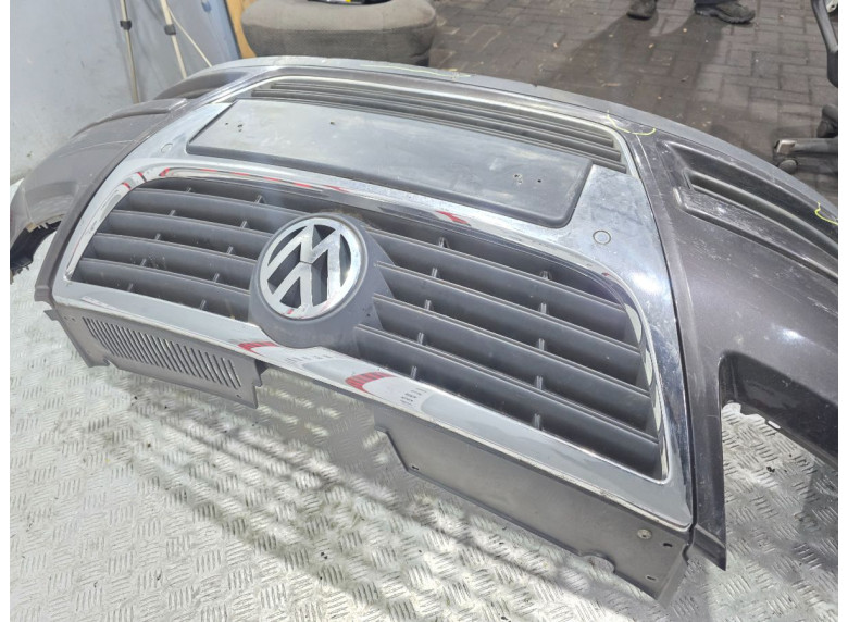 Решетка радиатора к Volkswagen Passat, 2006г.