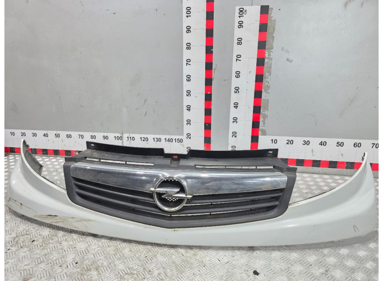 Решетка радиатора к Opel Vivaro, 2008г.