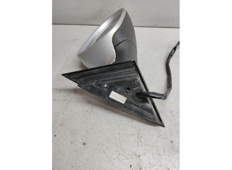 Зеркало наружное правое к Volkswagen Passat, 2004г.