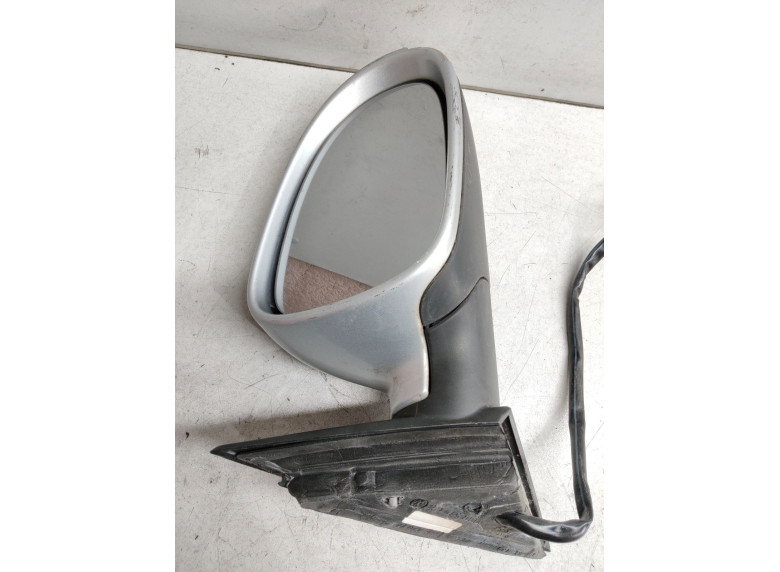 Зеркало наружное правое к Volkswagen Passat, 2004г.