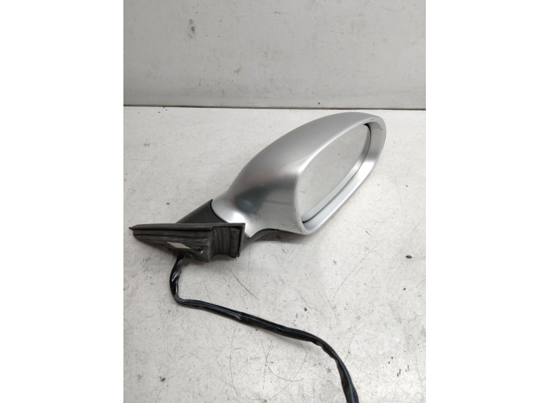 Зеркало наружное правое к Volkswagen Passat, 2004г.