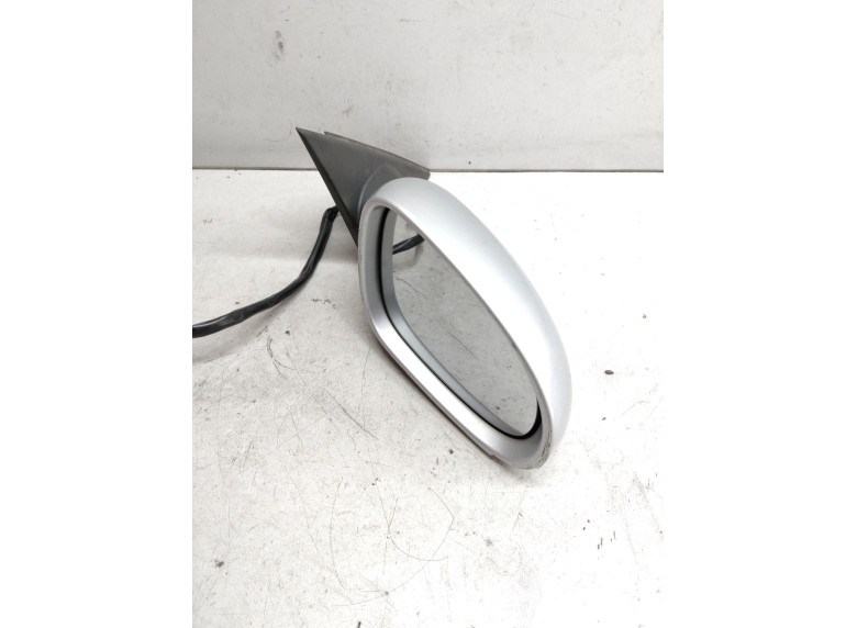 Зеркало наружное правое к Volkswagen Passat, 2004г.