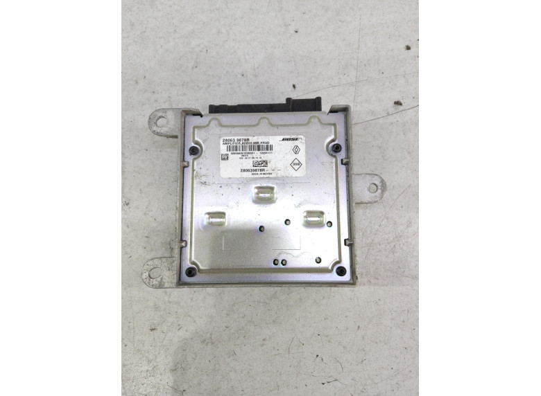 Усилитель музыкальный к Renault Megane, 2010г.