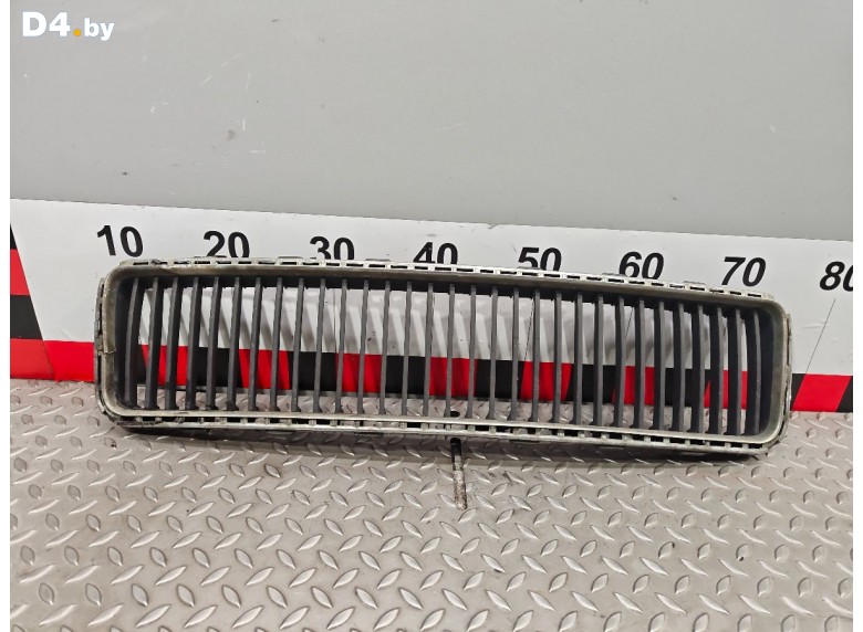 Заглушка (решетка) в бампер передний к Skoda Superb undefined г.