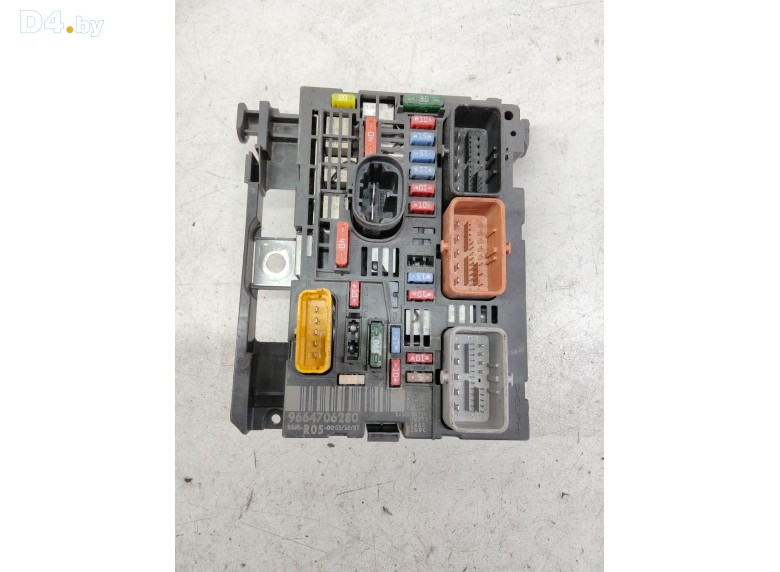 Блок предохранителей к Peugeot 308 undefined г.