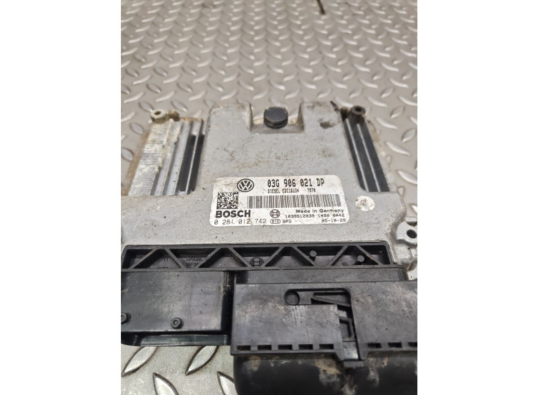 Блок управления двигателем к Volkswagen Passat, 2006г.