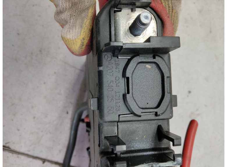 Клемма аккумулятора плюс к Mercedes C W204, 2012г.