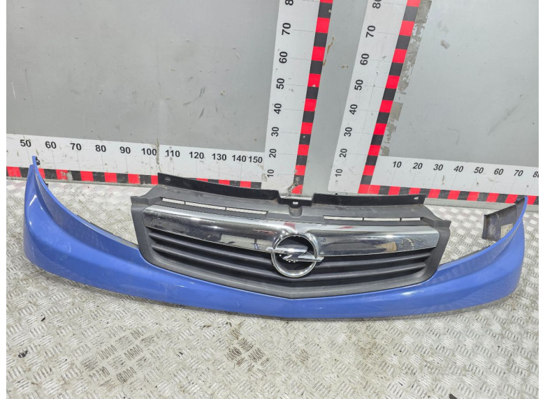 Решетка радиатора к Opel Vivaro, 2008г.
