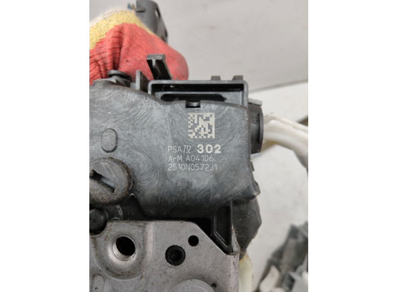 Замок двери задней левой к Peugeot 5008, 2010г.