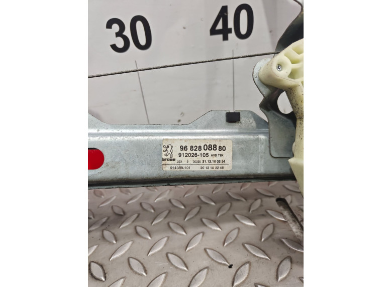 Стеклоподъемник электрический передний правый к Peugeot 5008, 2010г.