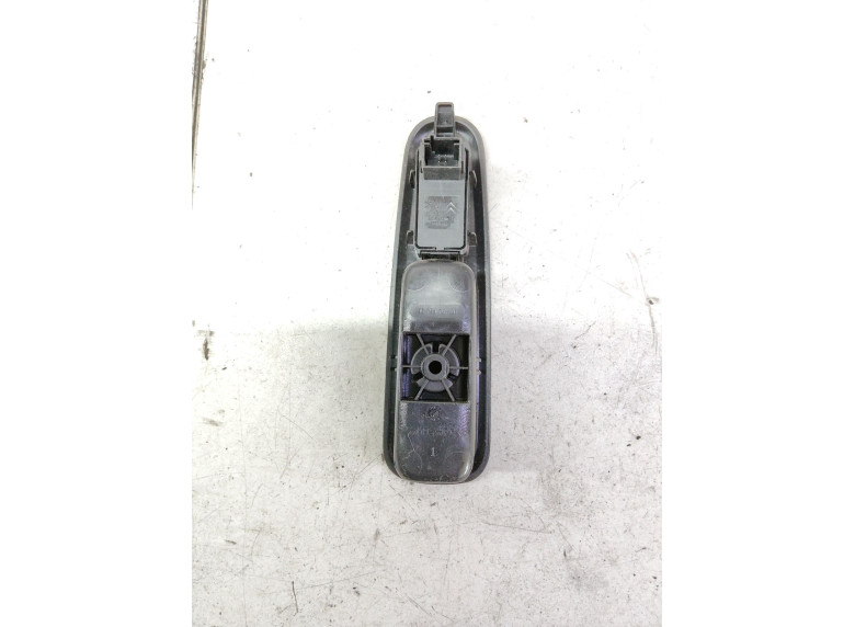Кнопка стеклоподъемника заднего правого к Peugeot 5008, 2010г.