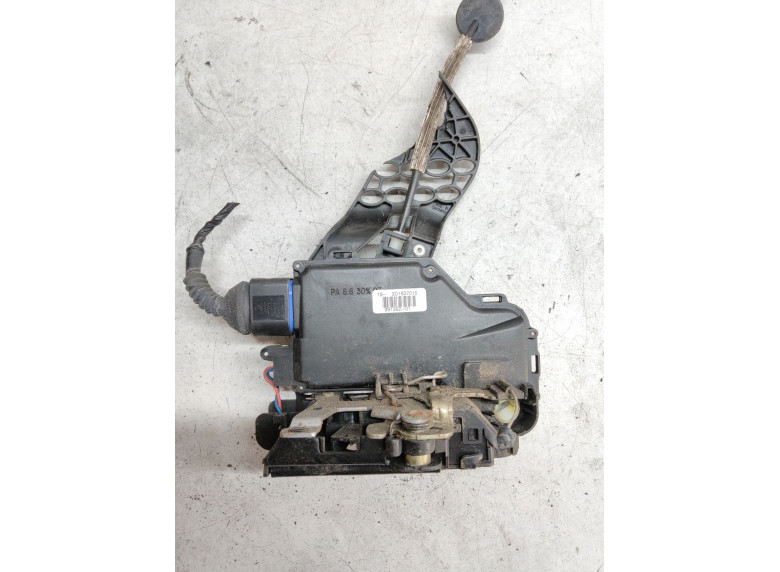 Замок двери передней левой к Volkswagen Touareg, 2003г.