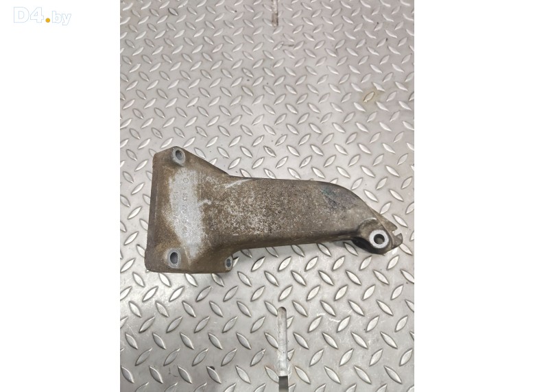 Кронштейн двигателя к Mercedes SW220 undefined г.