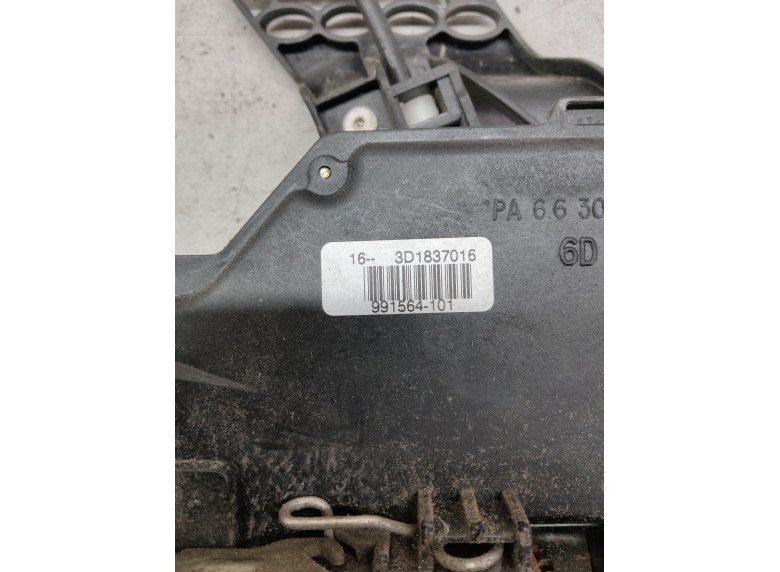 Замок двери передней правой к Volkswagen Touareg, 2003г.