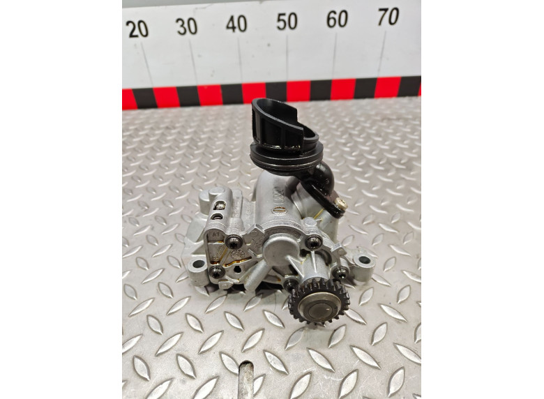 Насос масляный к Audi A4, 2021г.