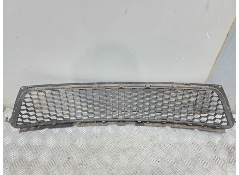 Заглушка (решетка) в бампер передний к Заглушка (решетка) в бампер передний к Dacia Sandero undefined г. Sandero